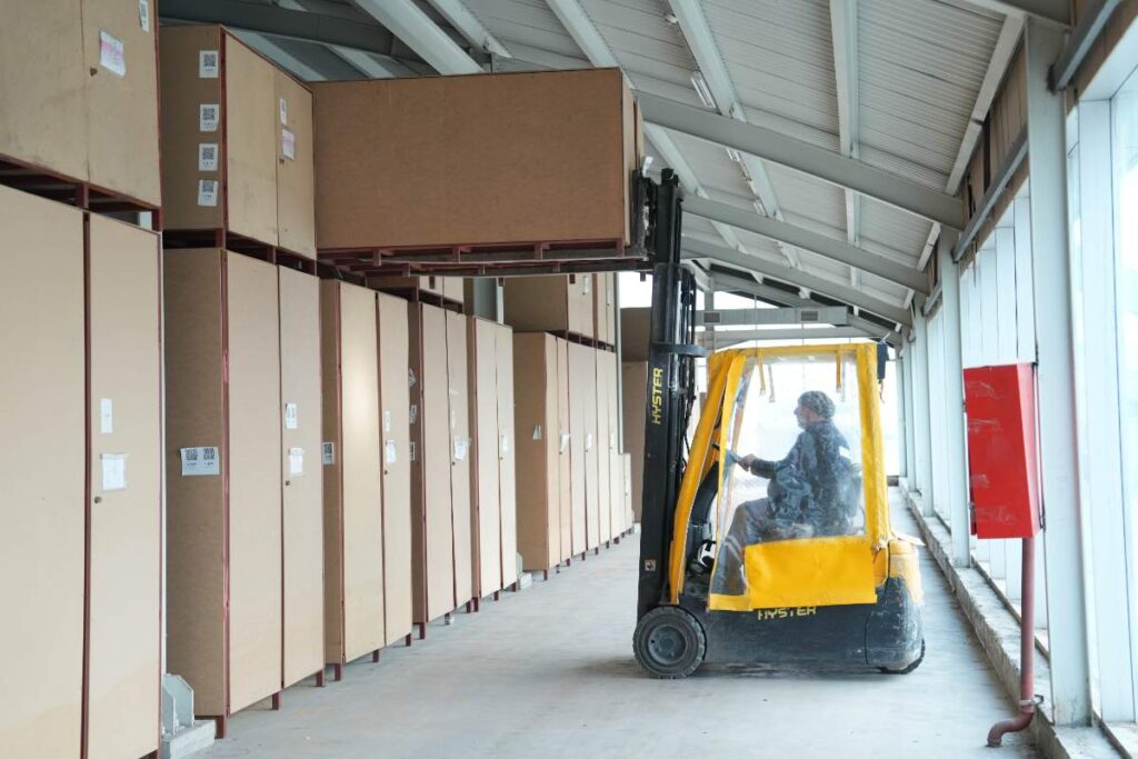 esya depolama forklift yerlestirme min 2 1